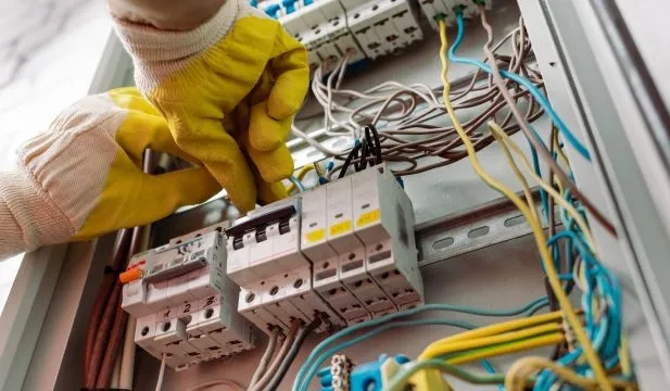 Électricien d’urgence